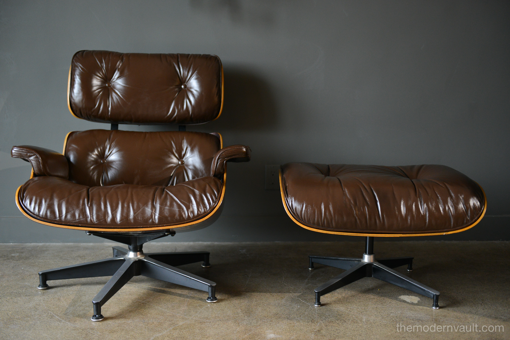 Brown Leather and Rosewood Eames Lounge Chair and Ottoman, 1980 – The