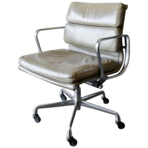 Charles Eames Soft Pad Management Chair in Tan Leather